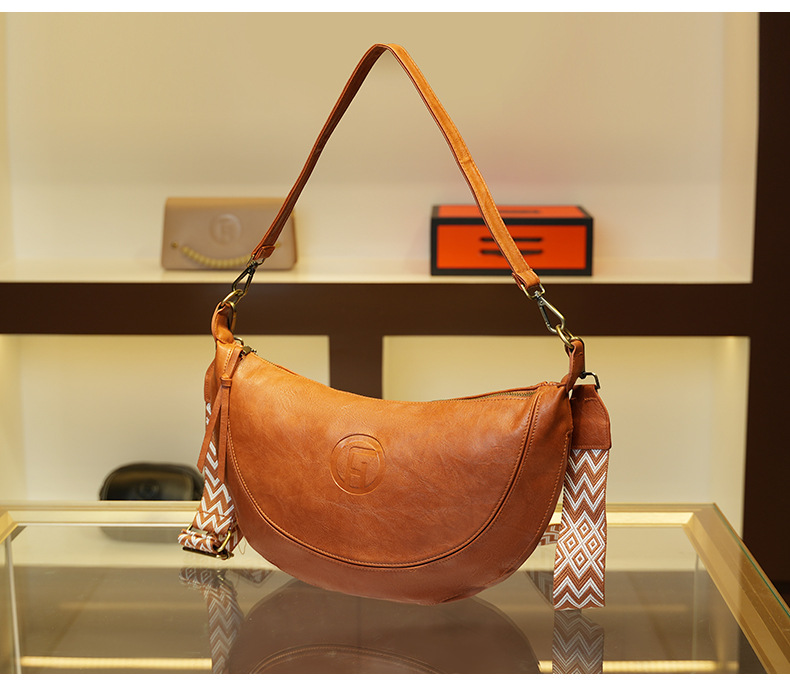 Borsa a tracolla da donna sotto ascella con tracolla larga_voghion.com
