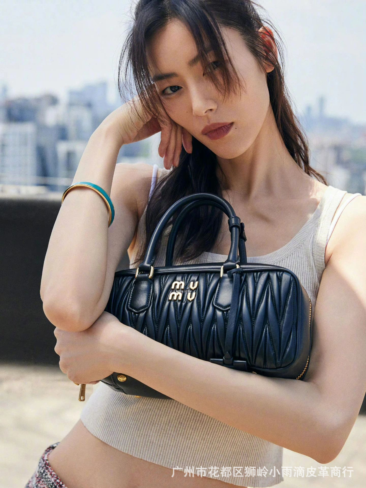 M家IU同タイプのしわボーリングバッグMatelasse羊紋軟皮手提げカバン