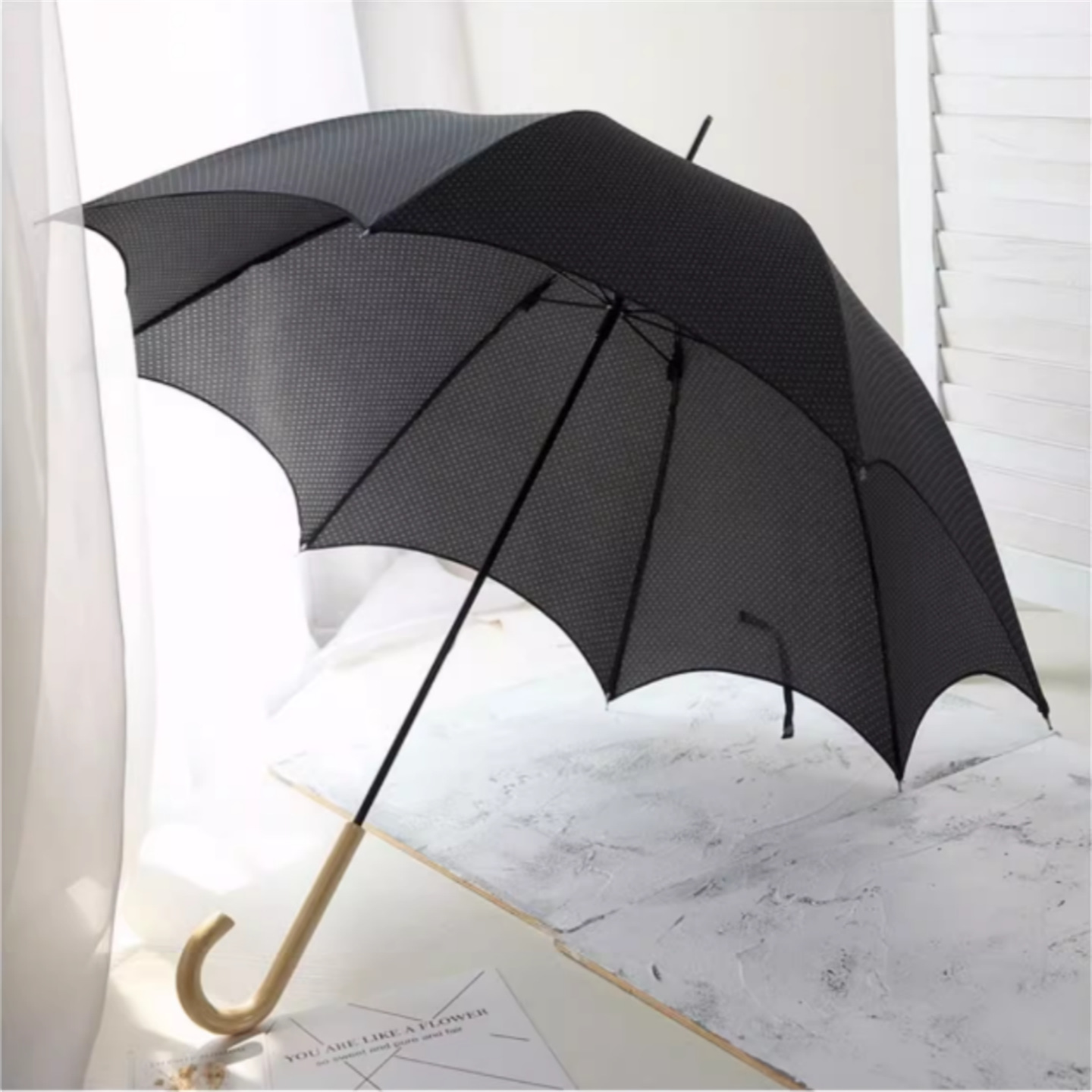 日本复古芝麻小点黑色长木柄淑女伞轻奢风公主造型雨伞二折太阳伞