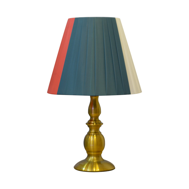 Americano nórdico simple retro clásico lámpara de mesa dormitorio lámpara de noche luz creativa de lujo dimmable hogar cálido Luz