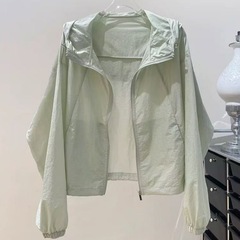 空気の通気性の日焼け止めの服の女性の薄いカーディガンの日焼け止めのコート2025新型の春夏の帽子の日焼け止めの服の小さい子
