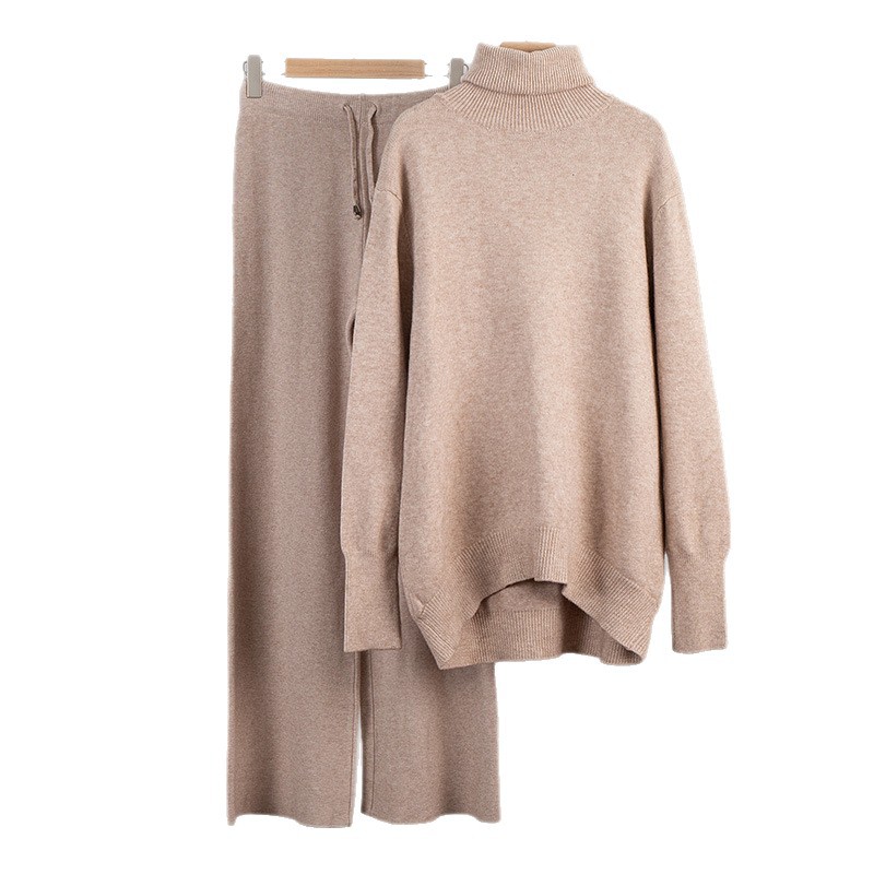 Conjunto de dos piezas de punto de cuello alto de color liso y pantalón de pierna ancha, estilo europeo y americano, invierno 2025, atuendo versátil de manga larga y corte holgado.
