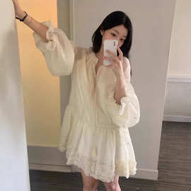 韩国chic春季新款甜美风刺绣钩花拼接木耳边小个子喇叭袖连衣裙女