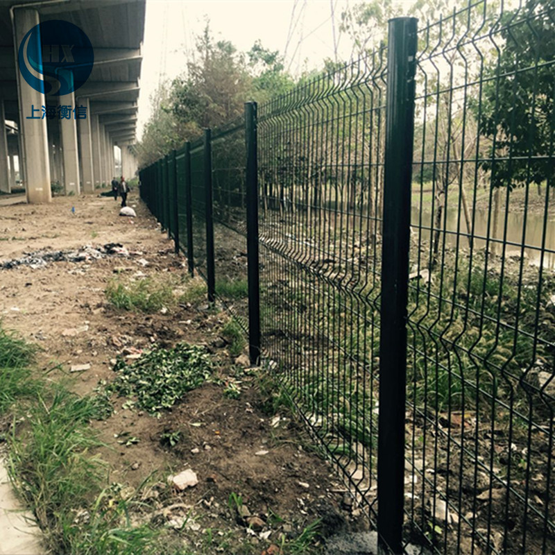 农场圈地养殖网 双边丝围栏网 桃形柱防护网护栏网公园浸塑围栏