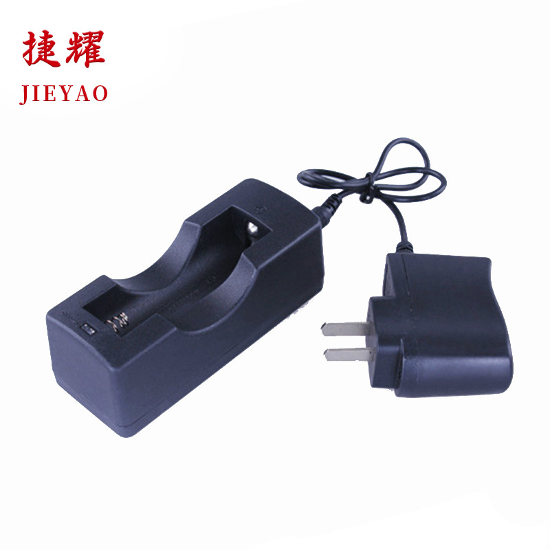 义乌货源厂家批发强光手电筒充电器 18650智能专用万能充电器批发