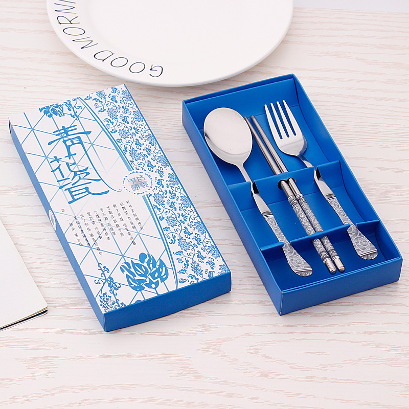 파란색과 흰색 도자기 3 피스