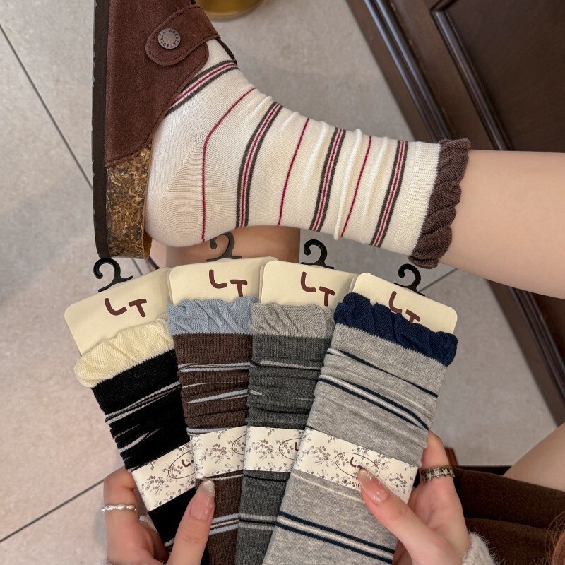 Striped socks for women in autumn and winter, Maillard color-blocking, Korean Dongdaemun brown, trendy ins style, paired with Birkenstock shoes, retro mid-calf