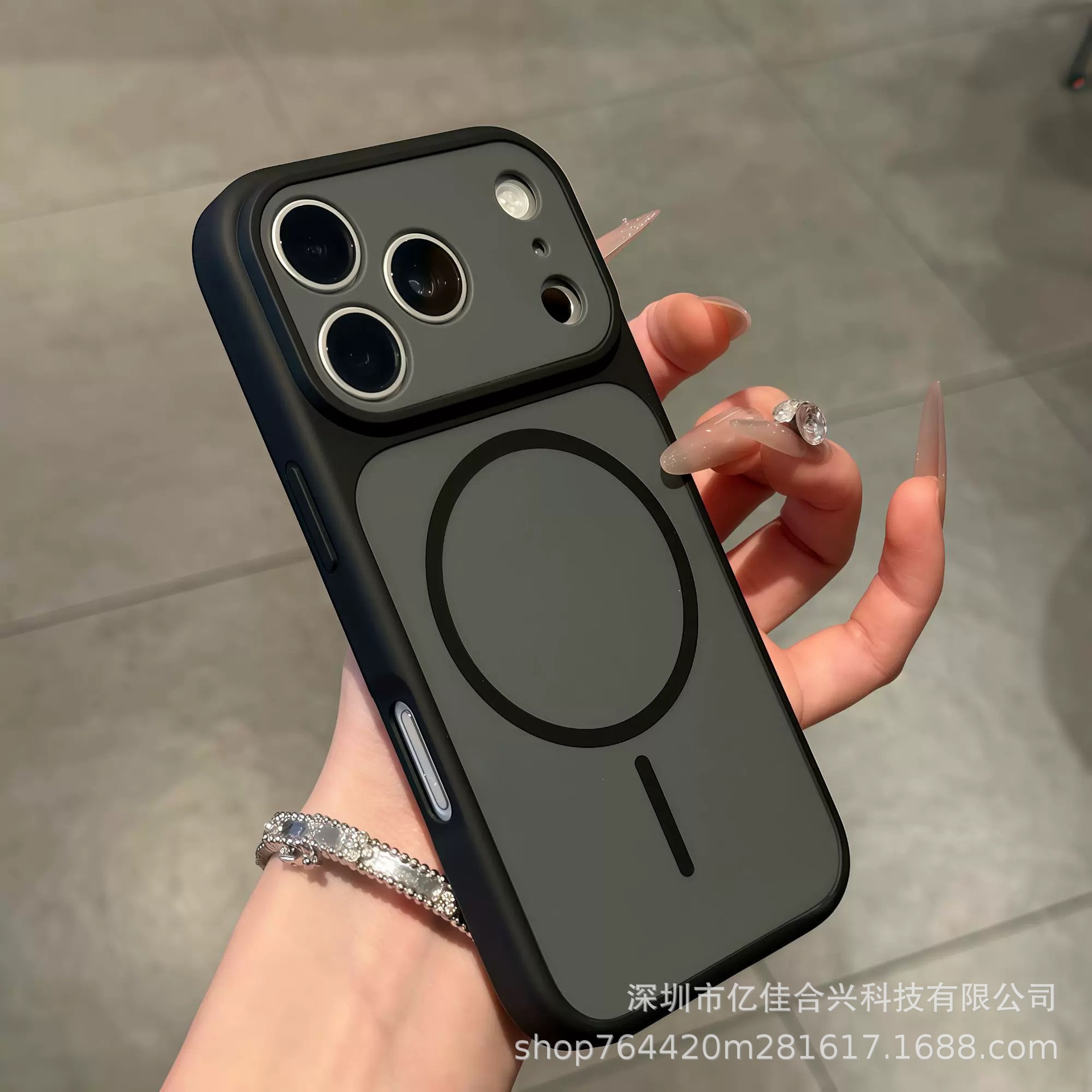 Nuevo escudo de color de dos colores para la absorción magnética de la piel para iPhone17PRO, cubierta protectora de Apple 16 / 15