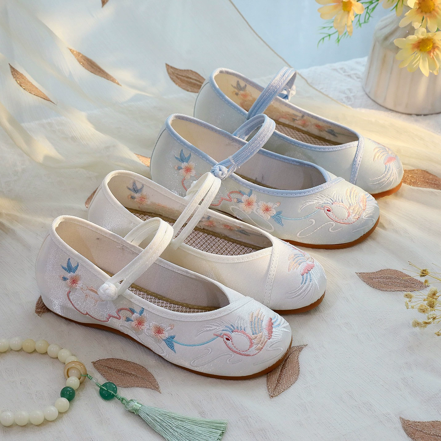 Этническая обувь с вышивкой