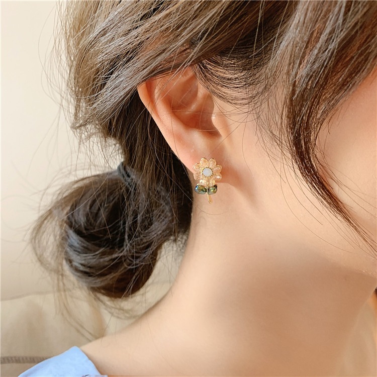 Korea Fresh Crystal Flower Stud Ohrringe Creative Wild Petals Ohrringe display picture 1