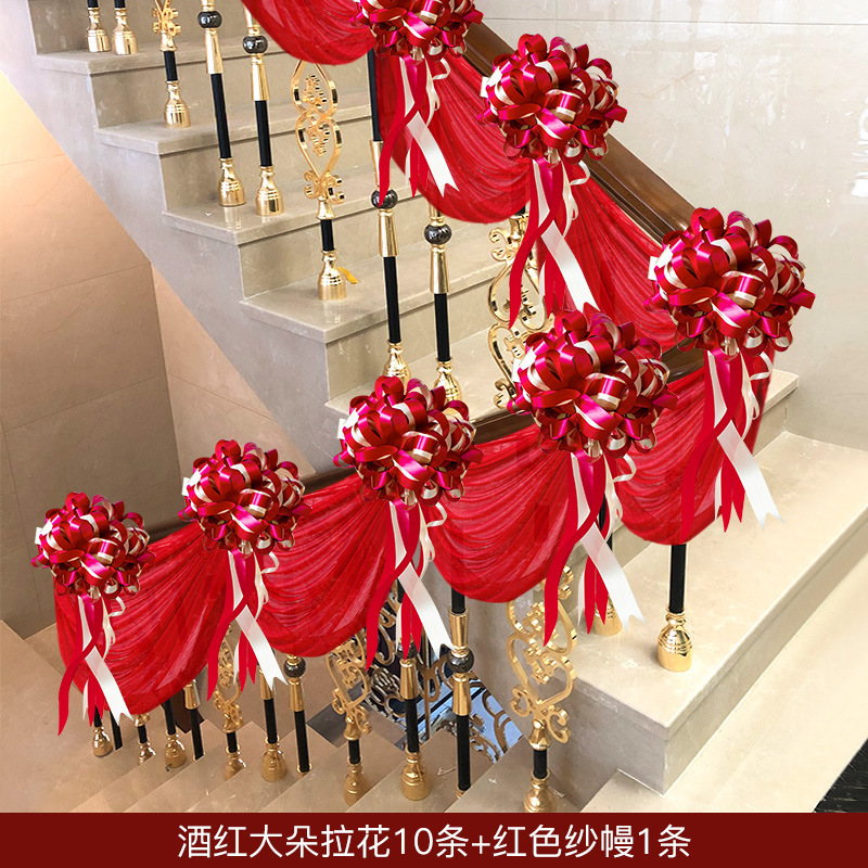 階段の手すりは男性の結婚式の装飾セットのアイデアを飾っています。|undefined