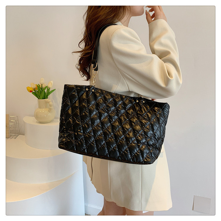 Large capacity tote for women 2024 new diamond grid shoulder women's cotton clothing bag, fashionable and trendy work_voghion.com