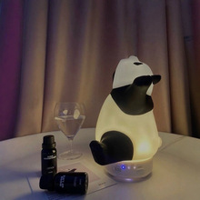 一只会旋转、口吐仙气的熊猫嘆嘆圆舞曲香薰机，暖黄灯光搭配精油