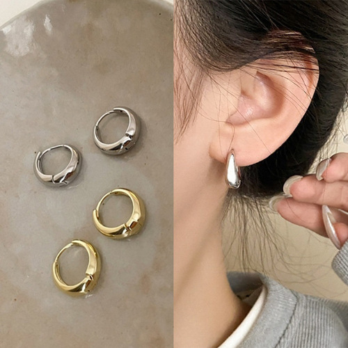 Gold and Silver French Minimalist High-End Earrings for Women, Unique Cold-Tone Design, Fashionable Commute Simple Earrings