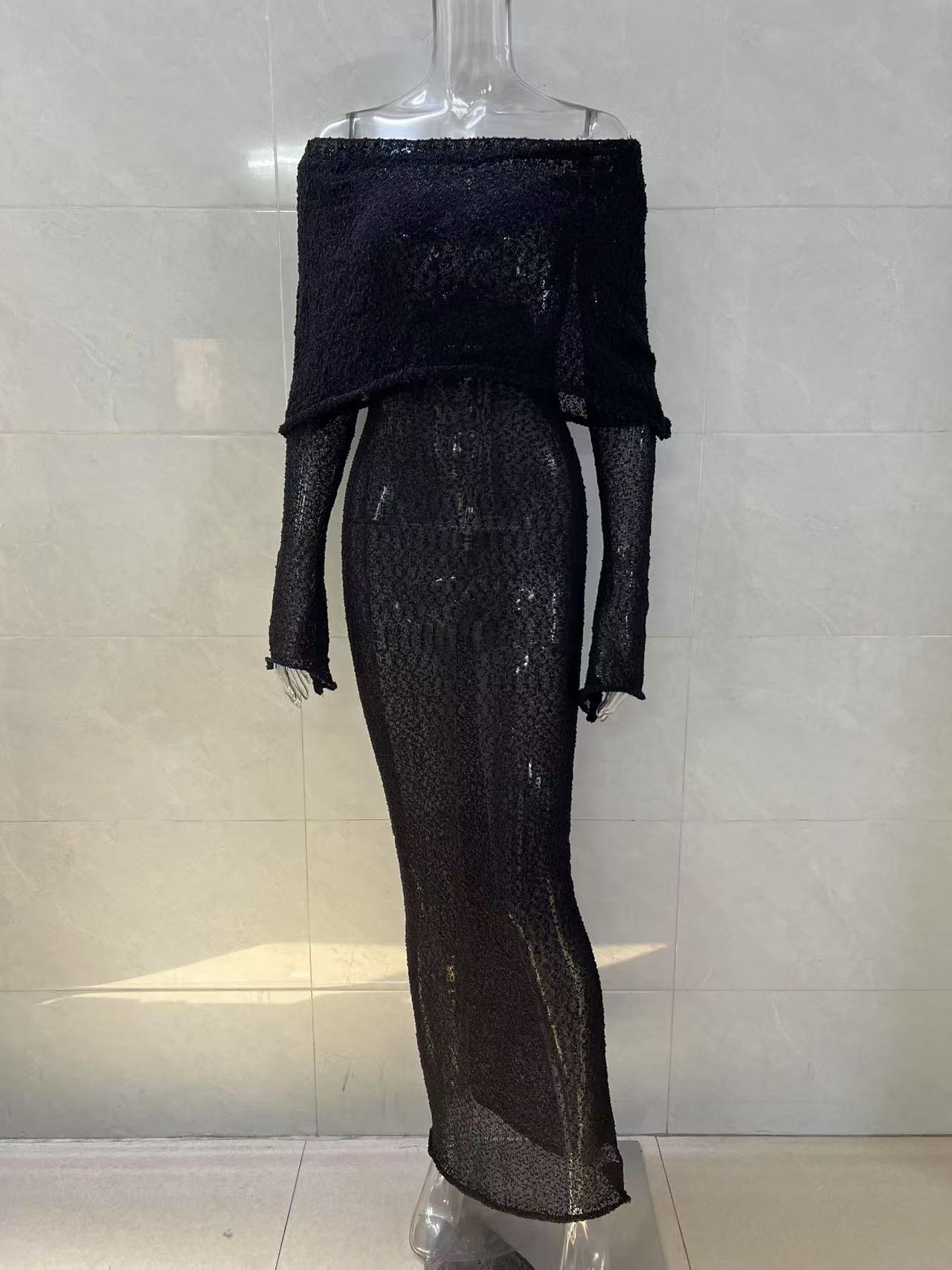 Robe longue à manches longues en maille, épaules dénudées, style français, idéale pour le commerce extérieur transfrontalier (2026)._voghion.com