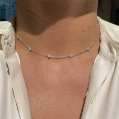 女性向けのクロスボーダーホットスタイル四つ葉のクローバーネックレス、ファッショナブルでシンプルなネックレス、本物の金メッキの小さな香りの鎖骨チェーン