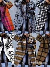 �W���＾�羳Ů�b���ƴɫ��y�L�䷭�I����ӡ�����P���Ӵ���