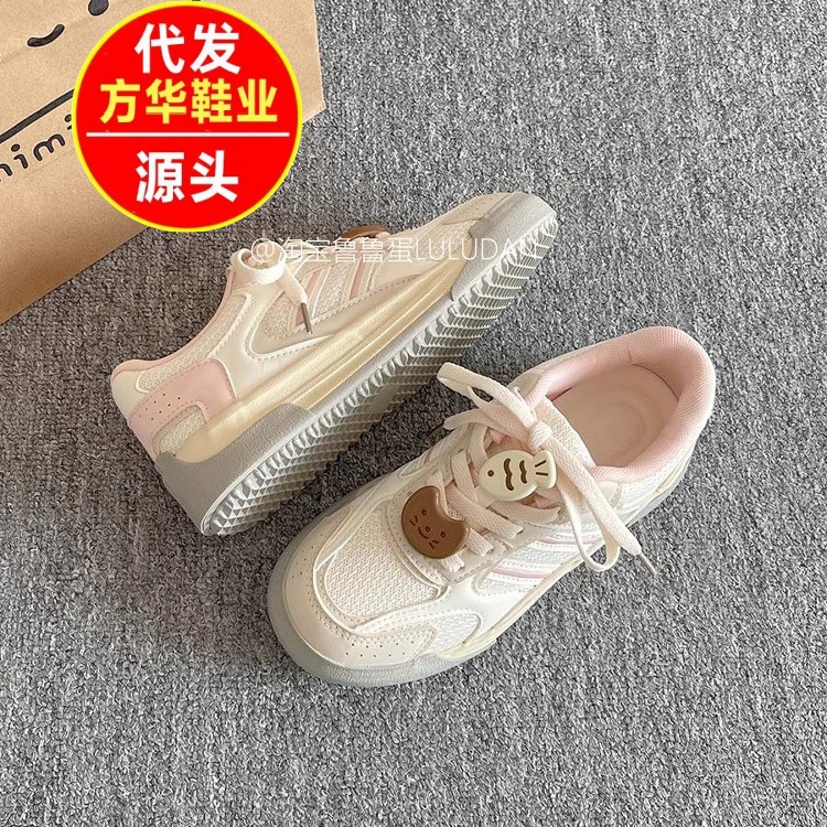 Redonda respirable fondo grueso pequeño pez pequeño zapatos blancos para mujeres 2026 nuevo verano explosivo skate zapatos deportivos casuales
