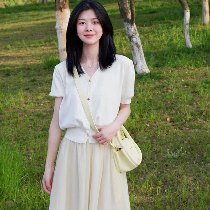 French-Style Puff-Sleeve Knitted Short-Sleeve Cardigan for Women, Chic and Beautiful V-Neck Top for Spring and Summer