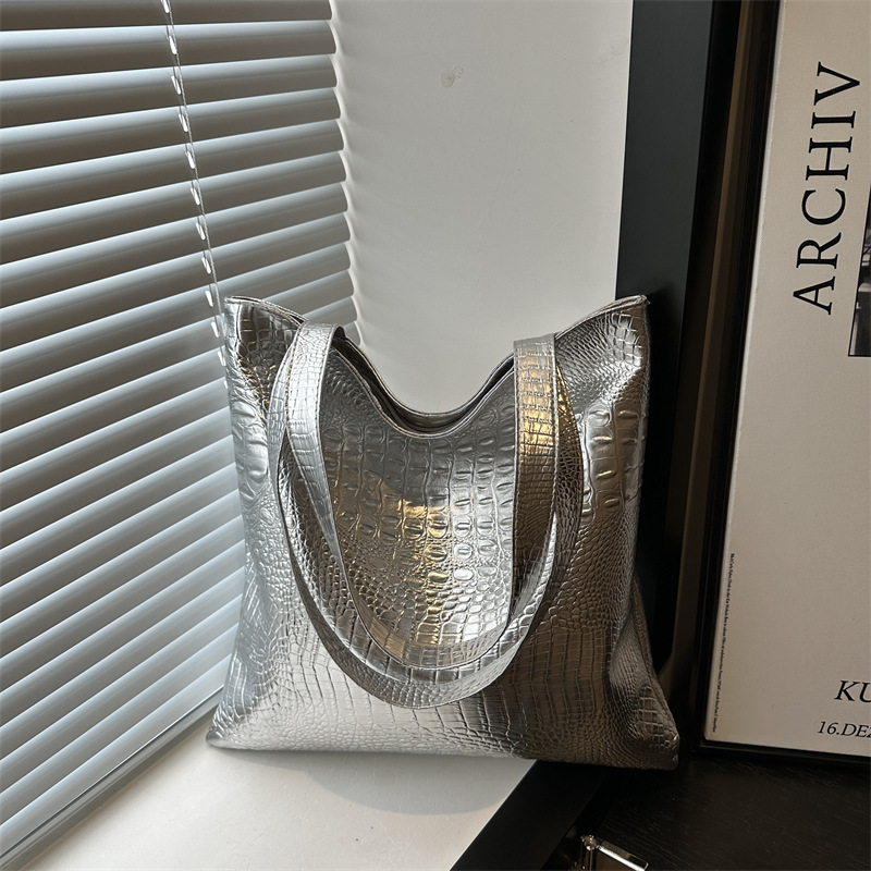 fall 2024 new crocodile pattern large capacity trendy fashion solid color one shoulder portable underarm tote bag women