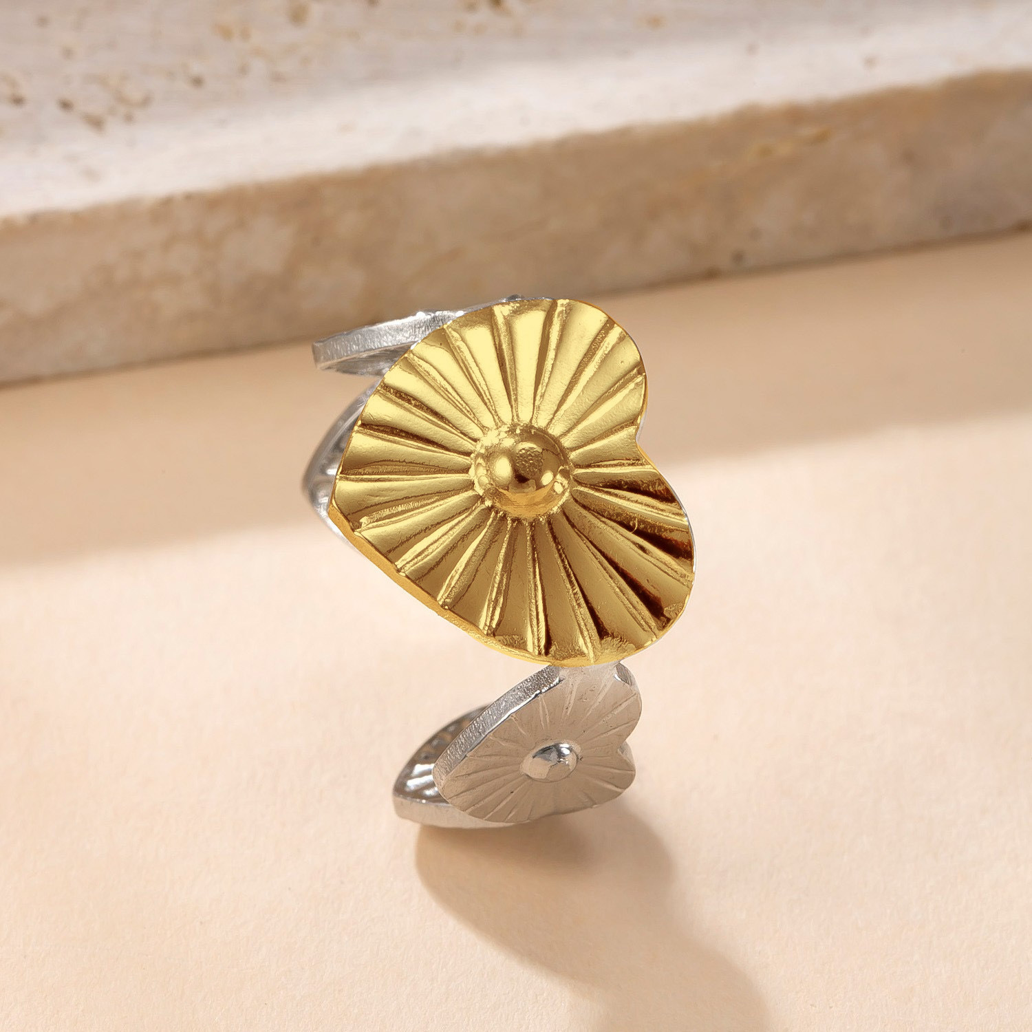 Nuevo anillo de acero inoxidable transfronterizo Flor hidráulica Amor Anillo a juego de colores Diseño de nicho Personalidad Fábrica de joyas de acero de titanio image 4