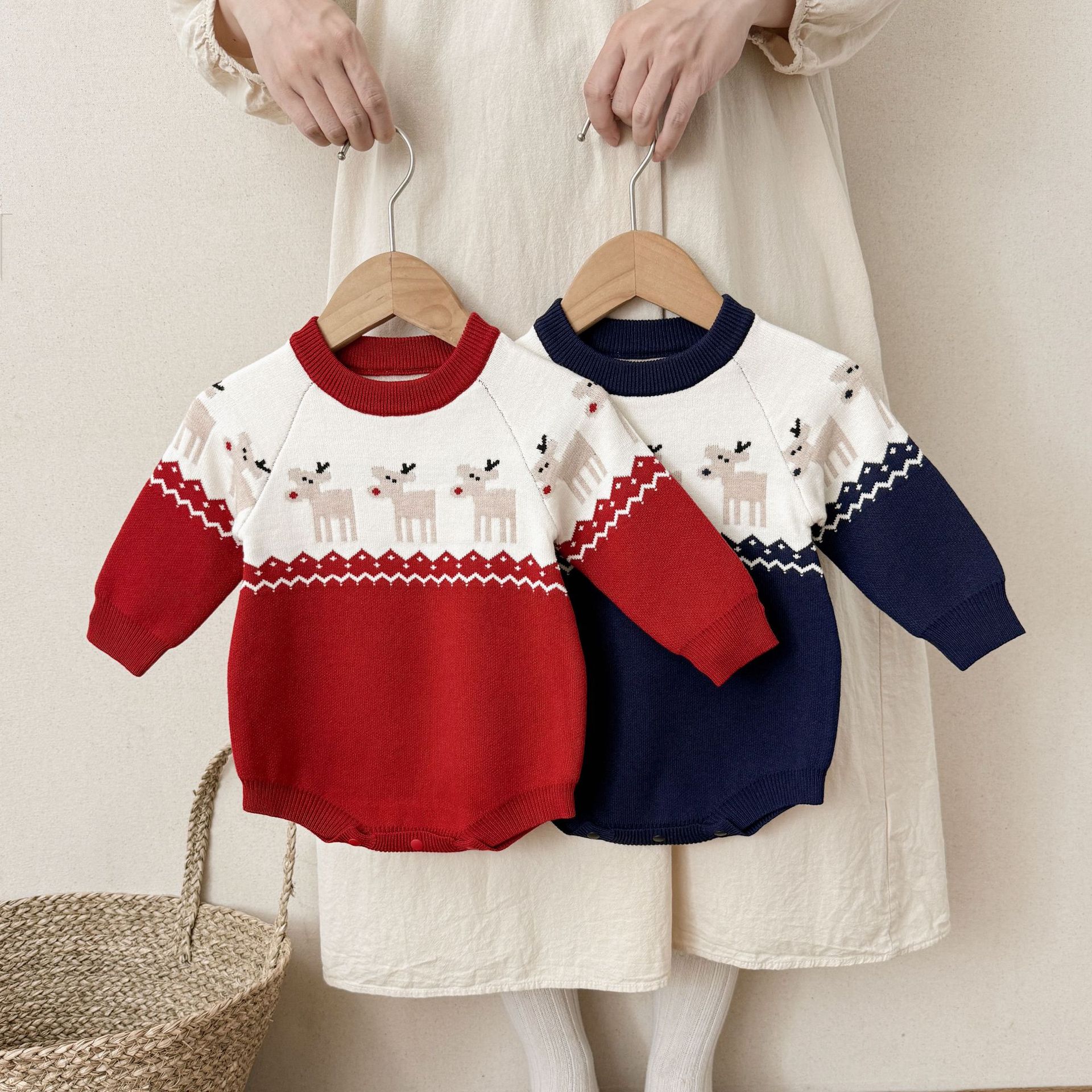 Autumn/Winter Baby Knitted Sweater Onesie/Romper for Newborns with Cartoon Christmas Deer Triangle Fit
