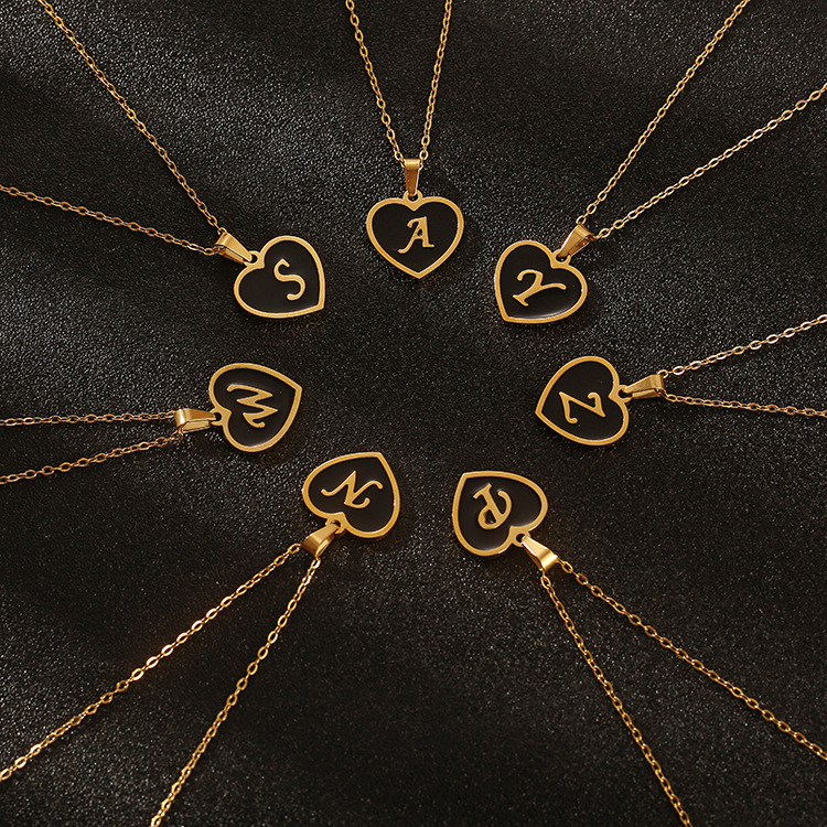Nuevos productos europeos y americanos collar de letras de amor de acero inoxidable collar colgante inglés de acero de titanio dorado cadena de clavícula de aceite al por mayor