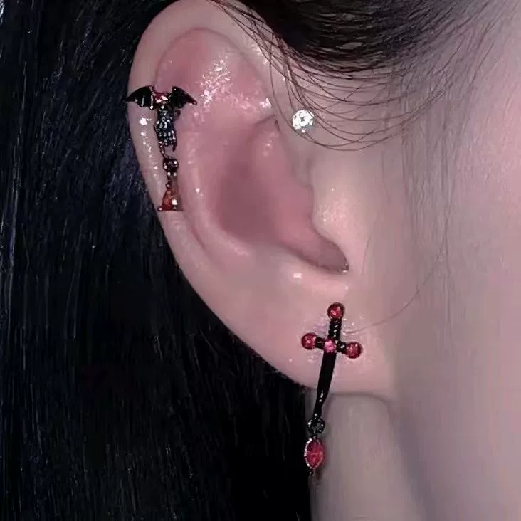 Серьги‑штанги из титана, готический тёмно‑красный, паук/летучая мышь/крест