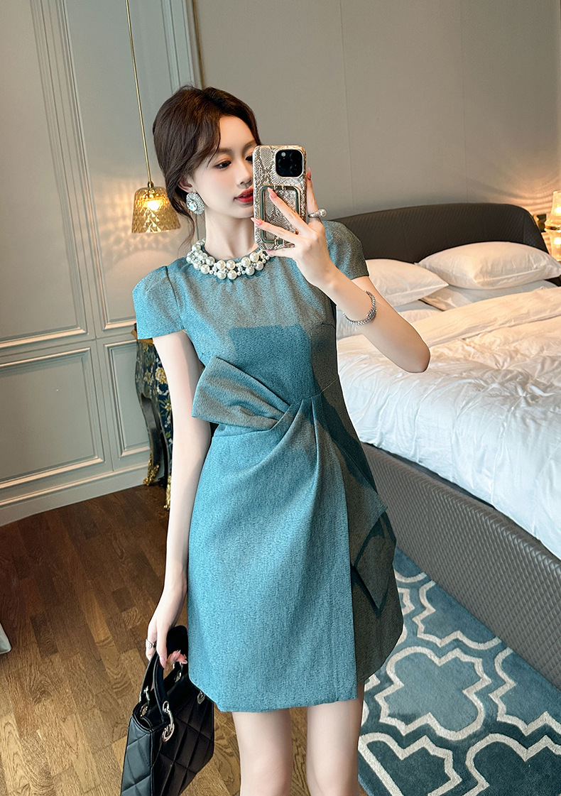 Váy chữ A cổ tròn đính ngọc trai, thiết kế nơ thắt eo, phong cách retro — Màu xanh nước hồ chi tiết 4