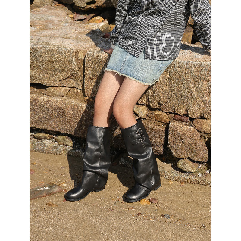 Cowhide Leather Boots That Are Super Popular This Year, Perfect for Pairing with Coats, Are Extremely Stylish Long Boots for Women That Enhance the Appearance of the Legs Cowhide Leather Boots That Are Super Popular This Year, Perfect for Pairing with Coats, Are Extremely Stylish Long Boots for Women That Enhance the Appearance of the Legs