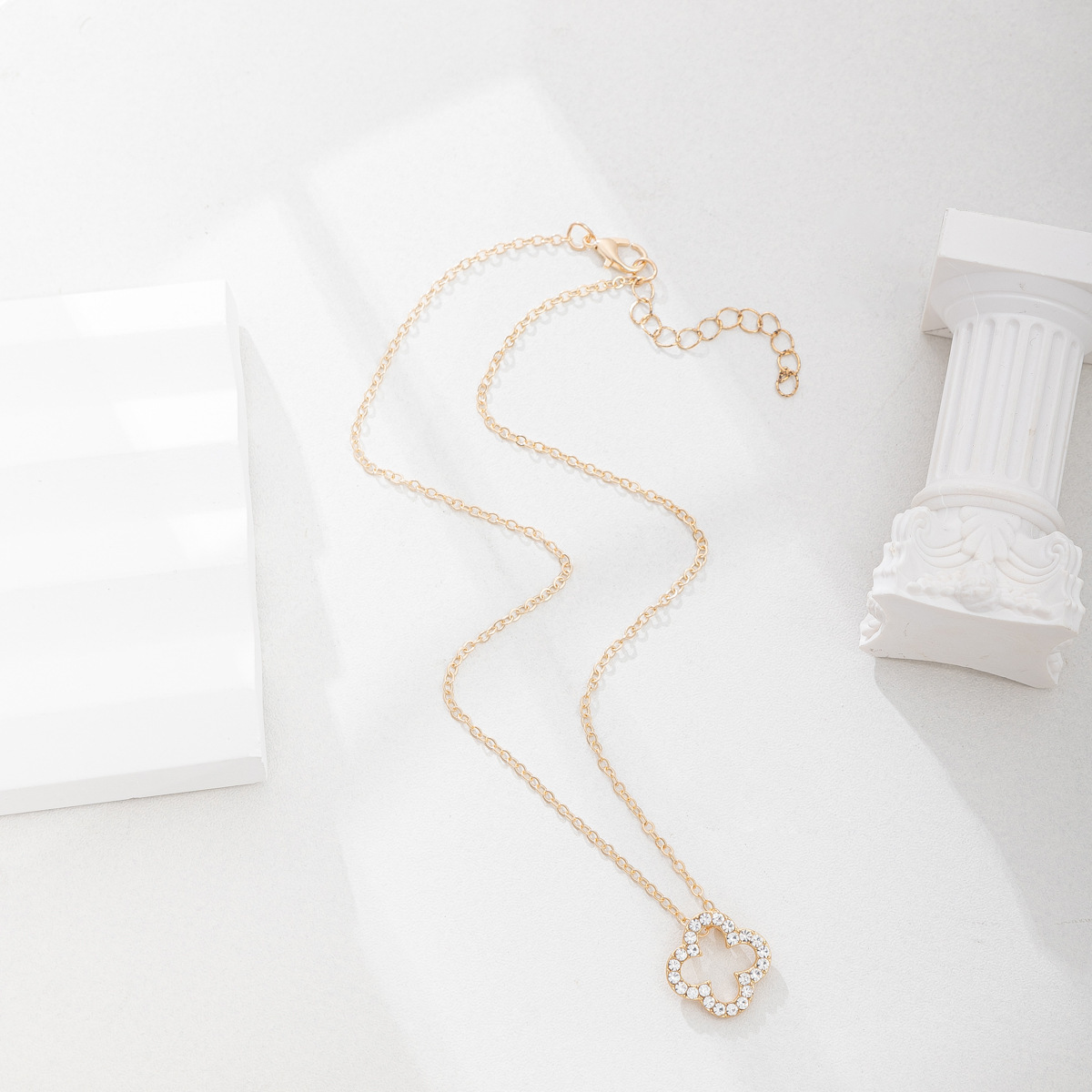 Four-leaf Clover Necklace With Diamond Inlay For Women_voghion.com