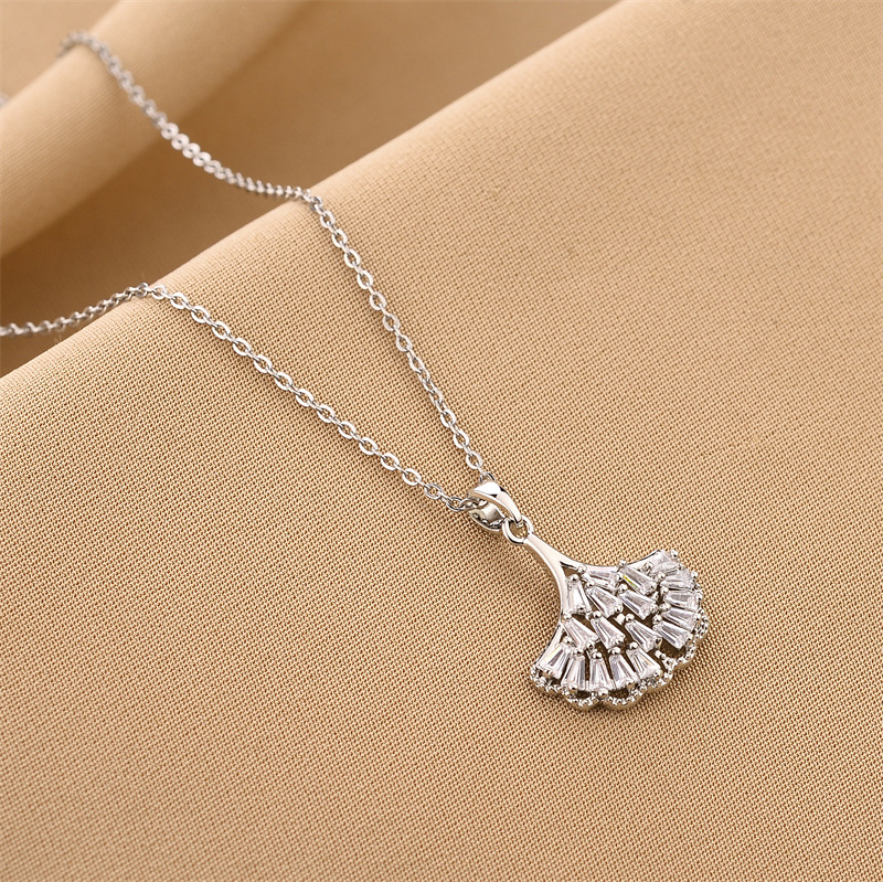Collar de acero de titanio para mujeres simple y versátil estilo ligero de lujo nicho diseño de alta calidad no decoloración joyería de cadena de clavícula al por mayor
