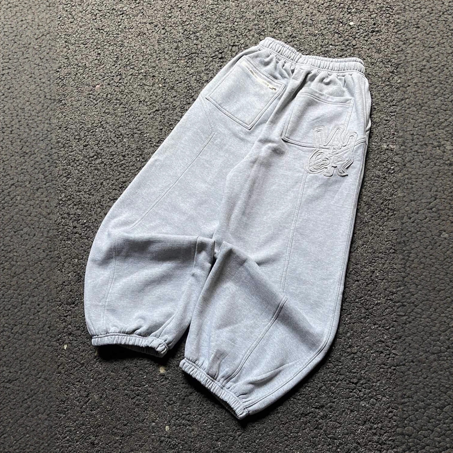 Trajes deportivos de ocio de otoño y invierno transfronterizos American Hooded Sweaters grises sueltos pantalones de piernas anchas pantalones multifuncionales para hombres