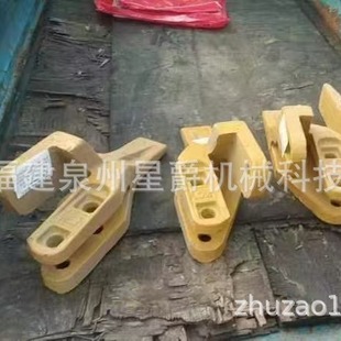 Quanzhou excavator four-wheel belt support wheel bucket tooth driving wheel guide wheel precision casting pump body