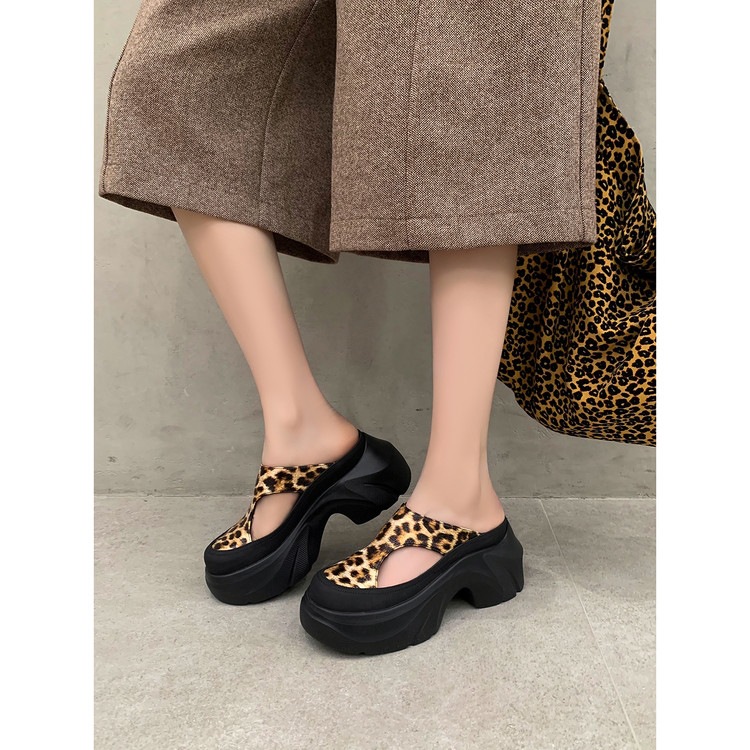 Dép sandal nữ da thật họa tiết da báo đế xuồng cao gót 9 cm — Trang chủ, màu đen, bạc chi tiết 81