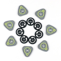 多贏pvc軟膠耳機孔箱包商標十字膠章耳機USB充電器出線口定製