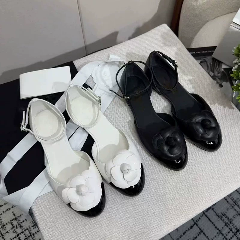 Little Xiangfeng Камелия полые сандалии женские 2025 новые мари-джен мягкие кожаные туфли на плоской подошве