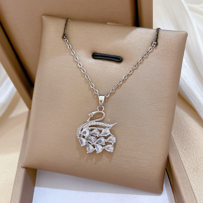 Collana con cigno e cristalli in acciaio titanio per donna_voghion.com