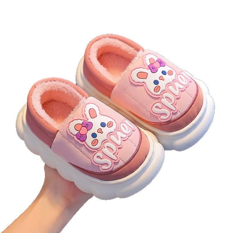 Otoño y invierno zapatillas de algodón impermeable para niños, piel PU cálida y bolsas de terciopelo, zapatillas de algodón para niños pequeños y medianos.