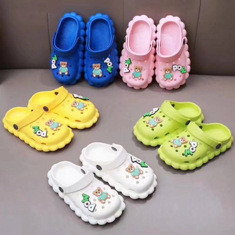 Net red cartoon bear Baotou sandals and slippers outer wear soft bottom cute fashion breathable small and medium children's hole shoes wholesale