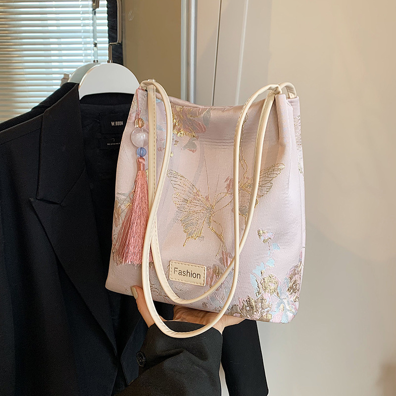 Personalización de fábrica nuevos bolsos de estilo chino para mujer verano nueva moda estilo nacional bordado bolso de cubo casual bolso de hombro de todo fósforo