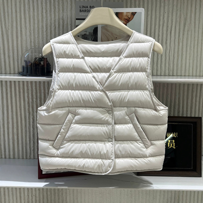 26 Autumn/Winter New Collection: 90% Duck Down Coat with Lightweight Down Vest, Women's Slim-Fit V-Neck Vest, Perfect for Layering, No Down Leakage