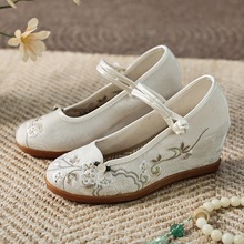 春秋新款老北京布鞋女民族风绣花鞋女高跟复古舒适内增高浅口女鞋