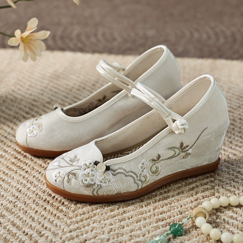 Весенние и осенние новые старые пекинские туфли из ткани женский стиль вышитые туфли женские каблуки ретро комфорт