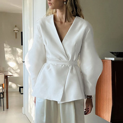 フランスのデザイン感が小さい欧米の婦人服2025春の新型の長袖vネックのバンドの気質の百合の上着
