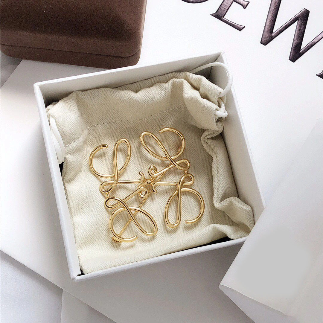 Loewe Ot Buckle Brooch for Women, Carved Gold Pendant, Loewe Necklace, Earrings, Bracelet, Rhombus, Internet Celebrity Style