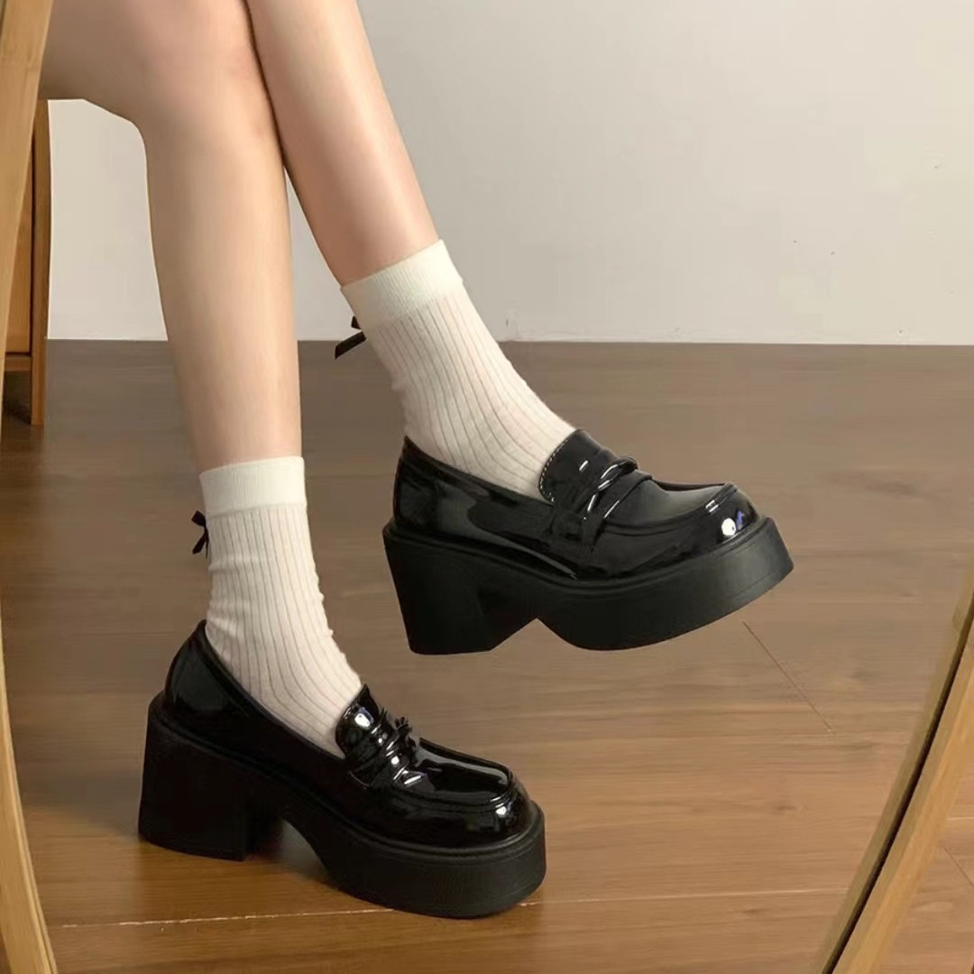 하이힐 가죽 신발 여성의 가을 2024 새로운 영국 스타일 두꺼운 바닥 로퍼 케이크 두꺼운 힐링 슬립 온 신발