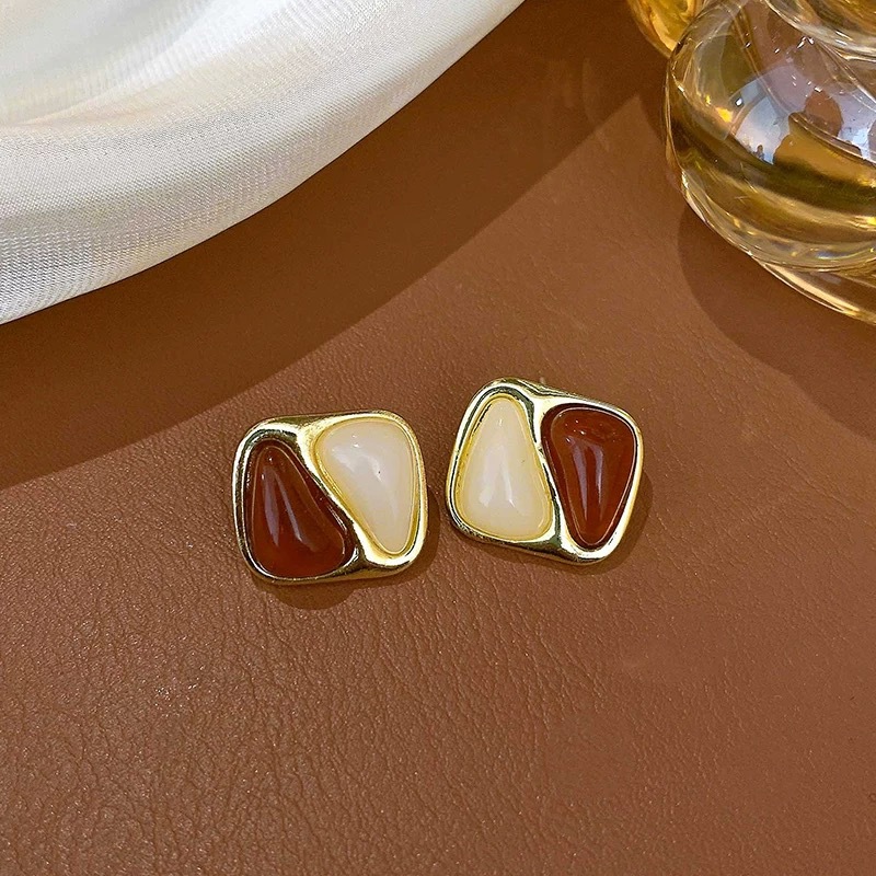 S925 Pendientes de perlas de temperamento Pendientes de lujo ligero de alta gama Pendientes al por mayor y al por menor transfronterizos Mujeres