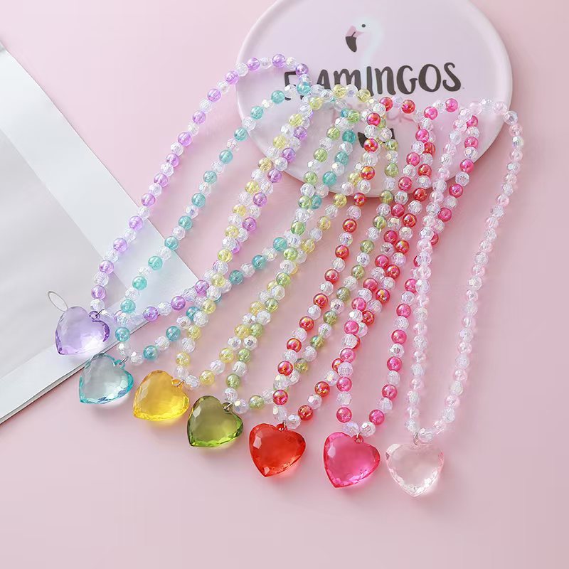 Colorful crystal heart-shaped beaded necklace, children's princess-style pendant necklace, cute candy-colored accessories for girls, wholesale