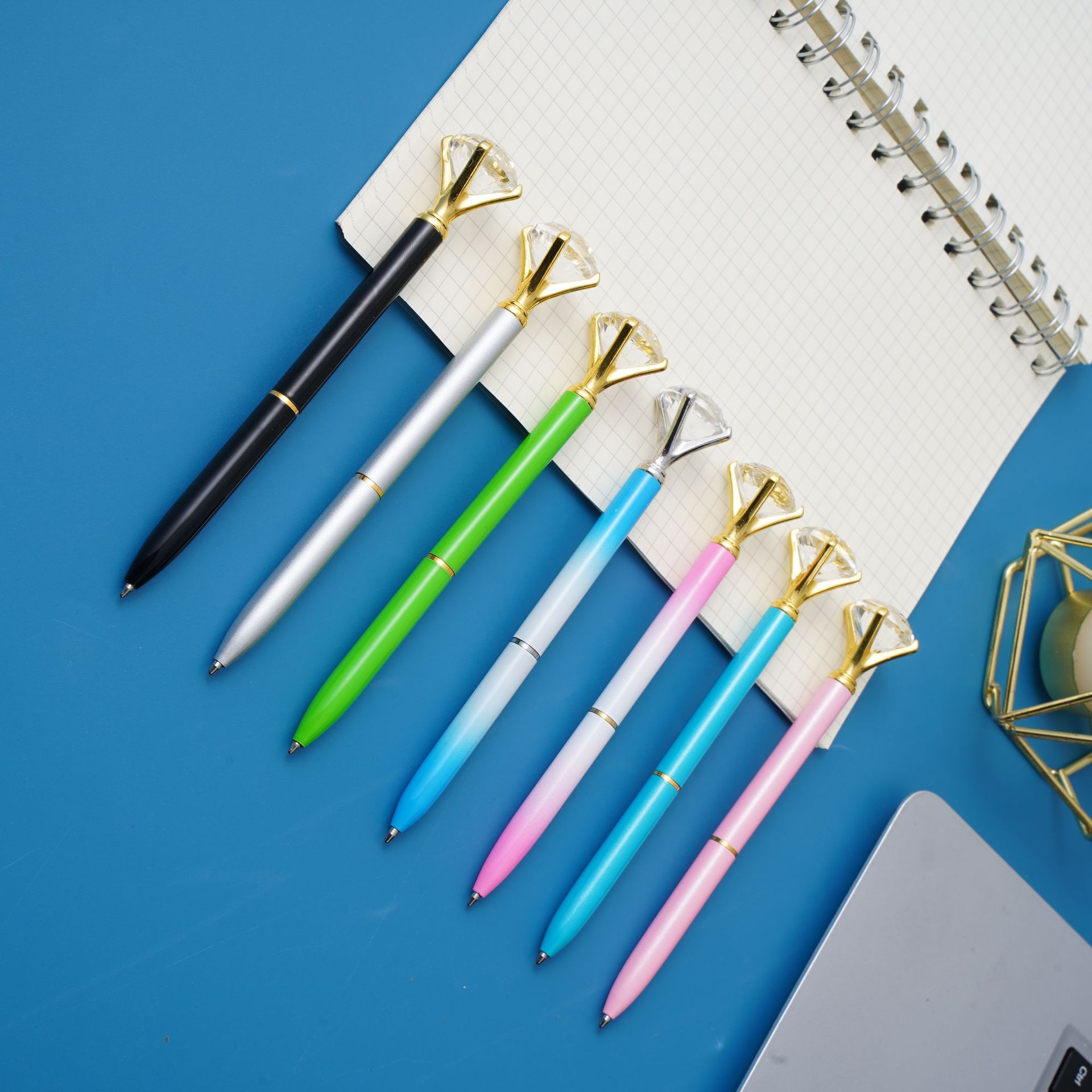 Fábrica al por mayor multicolor en stock bolígrafo de diamantes ins estilo Oficina pluma de metal Logotipo de impresión